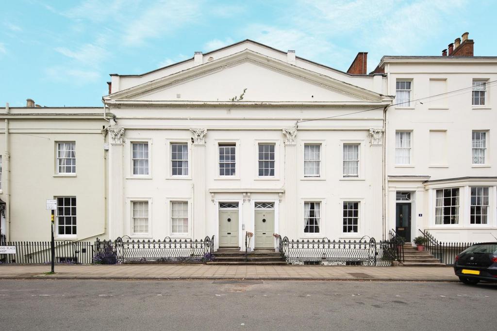 Flat 1 at 10-12 Portland Place CV32.jpg