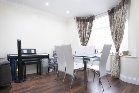 24 Meadfield Avenue, Slough, SL3 8HP