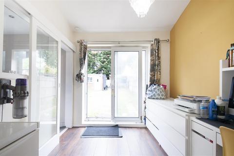24 Meadfield Avenue, Slough, SL3 8HP