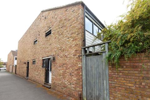 3 bedroom link detached house for sale