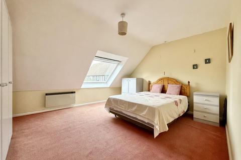 2 bedroom terraced house for sale, Courtfield Road, Quedgeley GL2