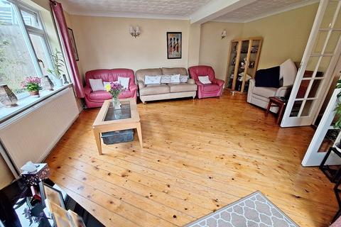 3 bedroom semi-detached house for sale, Hawthorn Way, Silsoe, MK45 4DE