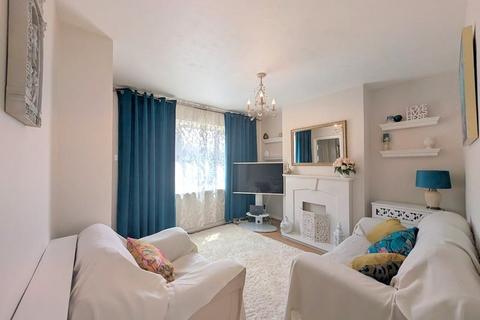 29 Cassiobury Avenue, Feltham, TW14 9JE