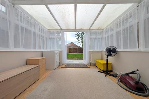 29 Cassiobury Avenue, Feltham, TW14 9JE