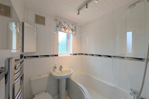 29 Cassiobury Avenue, Feltham, TW14 9JE