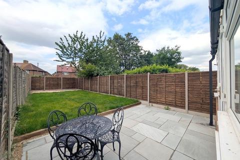 29 Cassiobury Avenue, Feltham, TW14 9JE