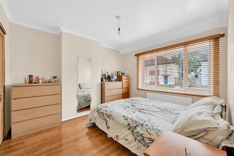 16 Chipstead Road, Erith, DA8 3HT