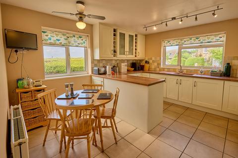 6 bedroom detached bungalow for sale, Church Lane, Hailey, OX29