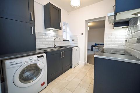 2 bedroom apartment to rent, Newlands Road, South Gosforth, Newcastle Upon Tyne, NE2