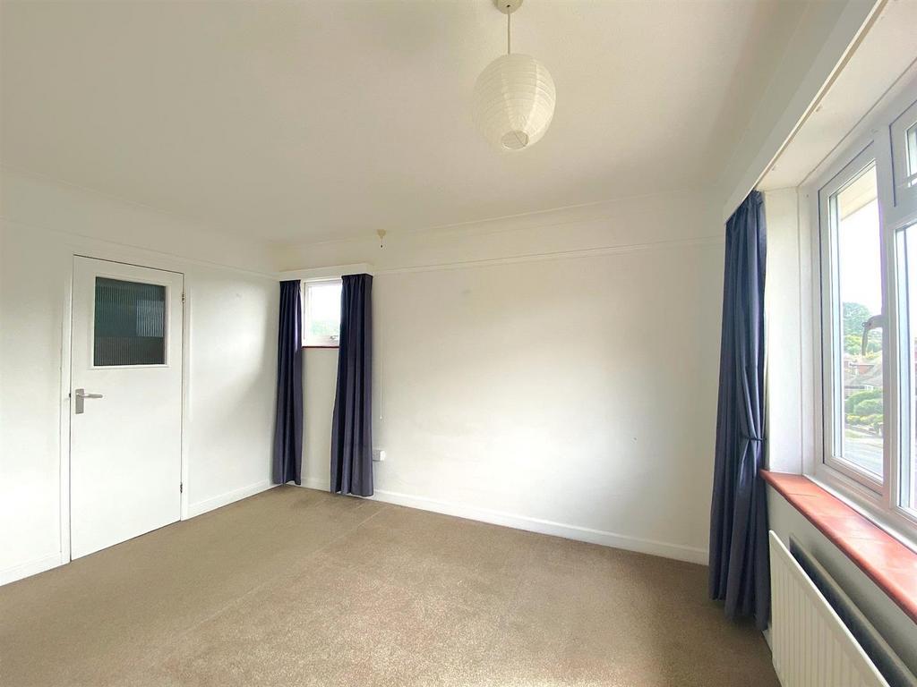 6 Blackfields Ave - Bed1.jpg