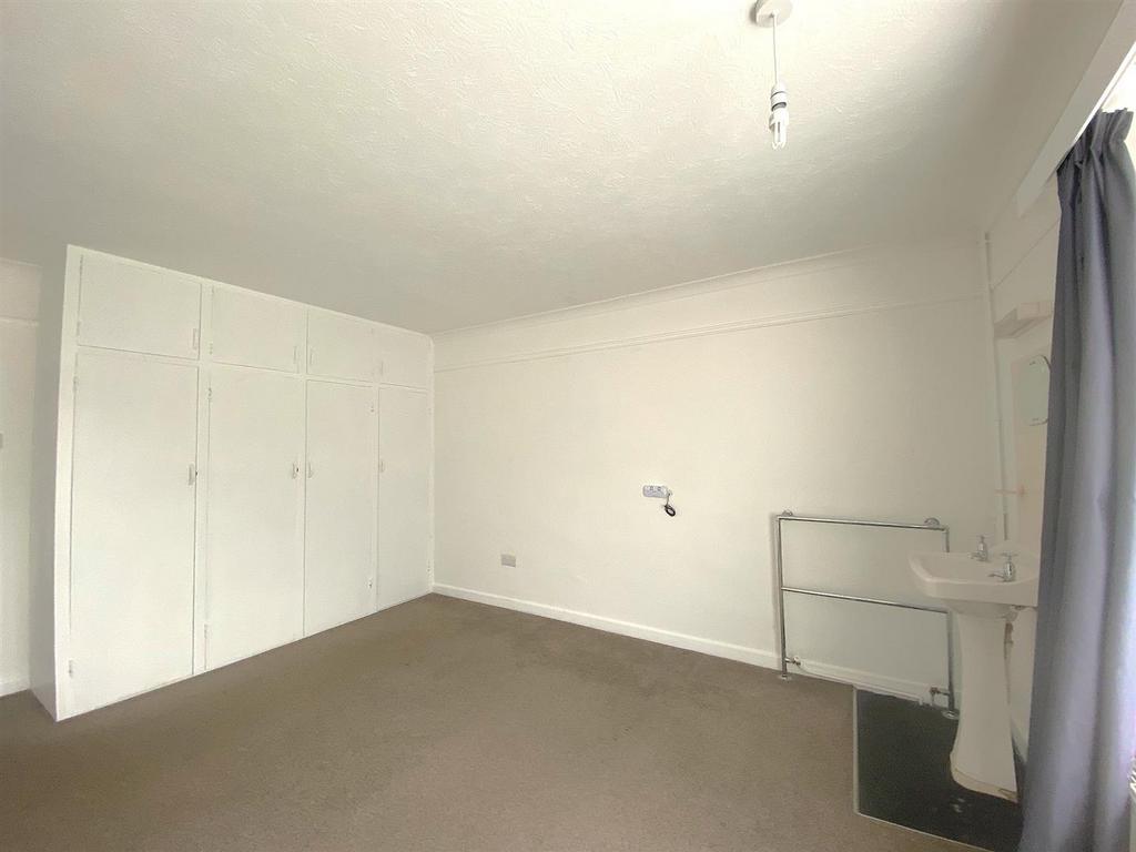 6 Blackfields Ave - Bed3.jpg