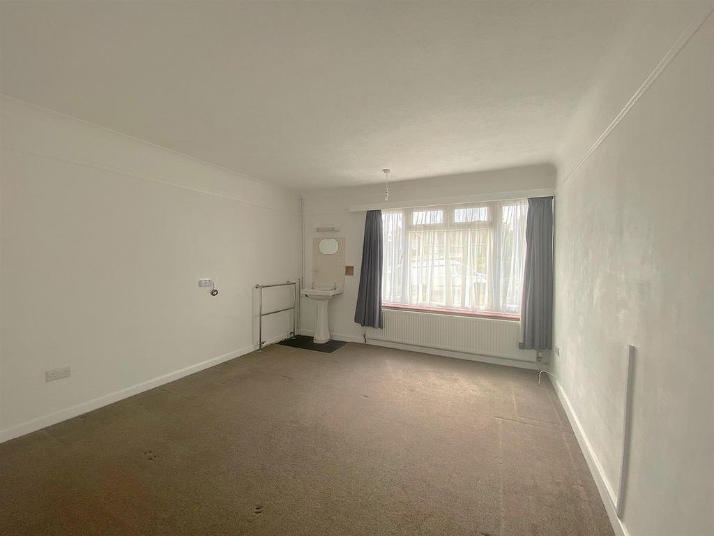 6 Blackfields Ave - Bed4.jpg