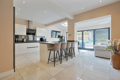 72 Meadow Head, Sheffield, S8 7UE