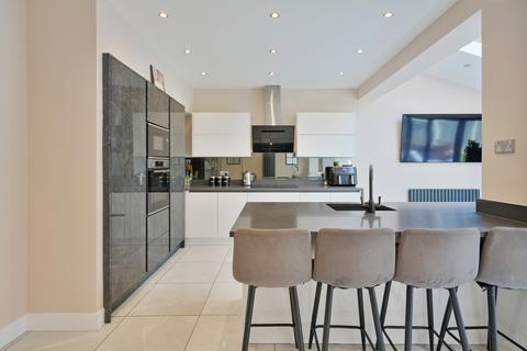 72 Meadow Head, Sheffield, S8 7UE