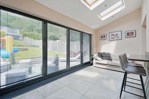 72 Meadow Head, Sheffield, S8 7UE