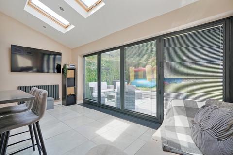 72 Meadow Head, Sheffield, S8 7UE