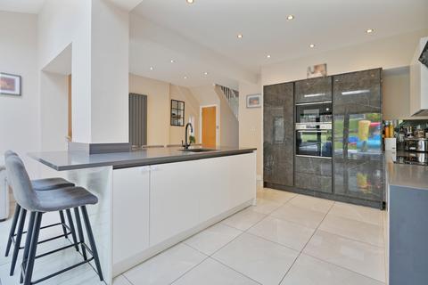 72 Meadow Head, Sheffield, S8 7UE
