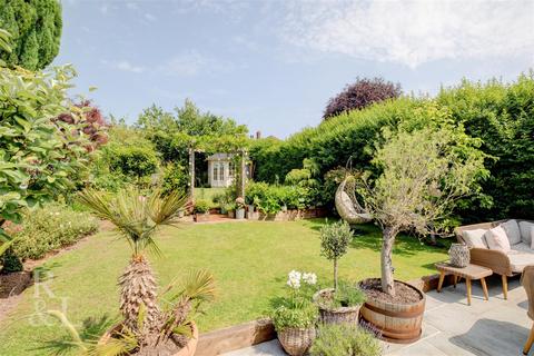 4 bedroom semi-detached house for sale, Highfields Close, Ashby-De-La-Zouch