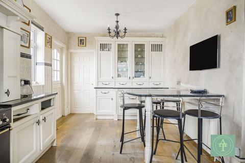 4 bedroom detached house for sale, Houndsden Road, Winchmore Hill, London, N21
