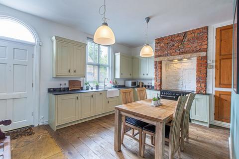 4 bedroom terraced house for sale, Leeds LS7