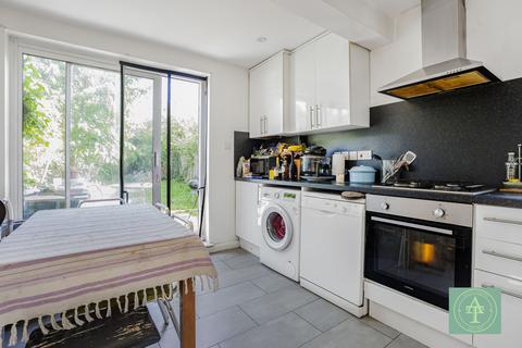 undefined, Avenue Road, North Finchley, London, N12