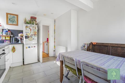 undefined, Avenue Road, North Finchley, London, N12