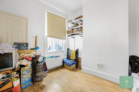 undefined, Avenue Road, North Finchley, London, N12