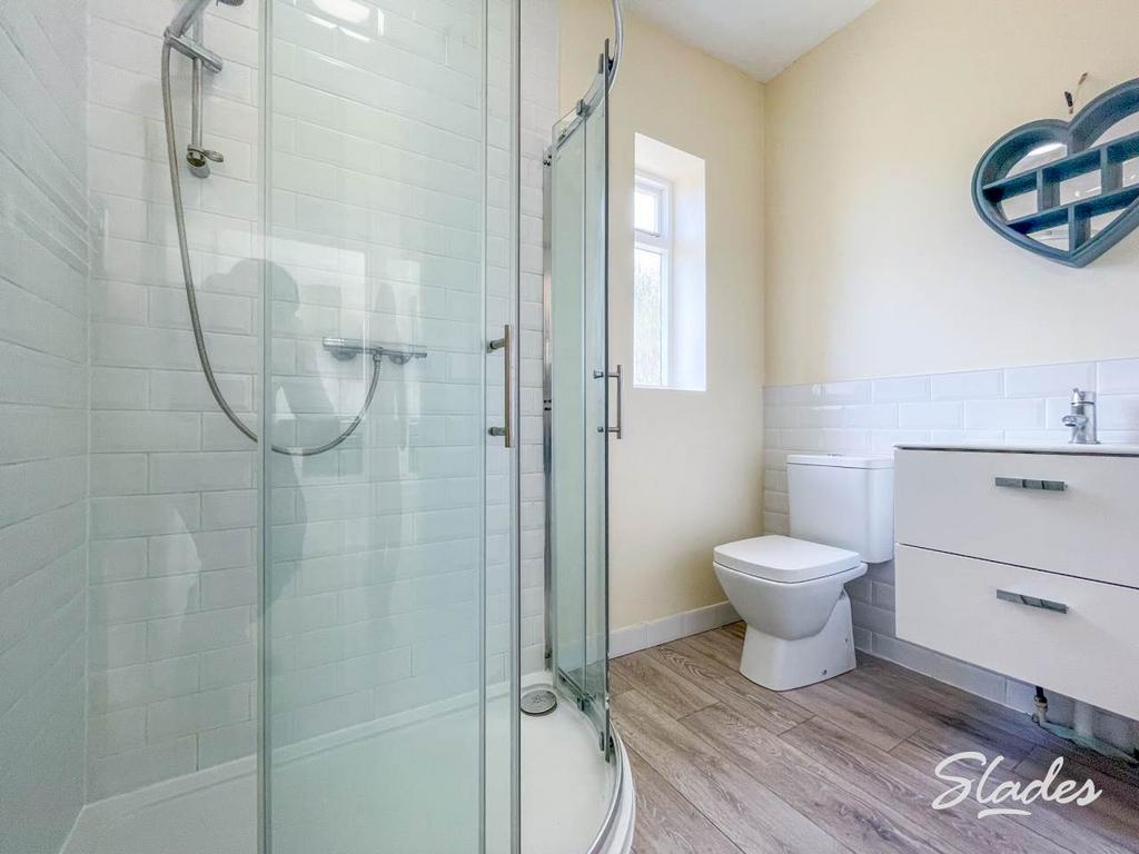 9 Harbour shower roo