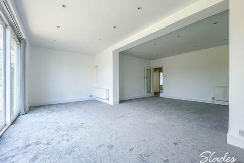 3 bedroom bungalow to rent, Harbour Road , Hengistbury Head , Southbourne
