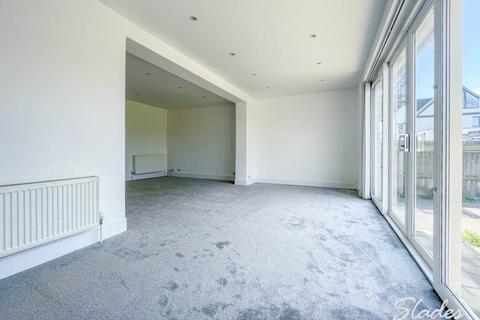 3 bedroom bungalow to rent, Harbour Road , Hengistbury Head , Southbourne