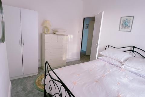 2 bedroom flat to rent, Drayton Avenue, London W13
