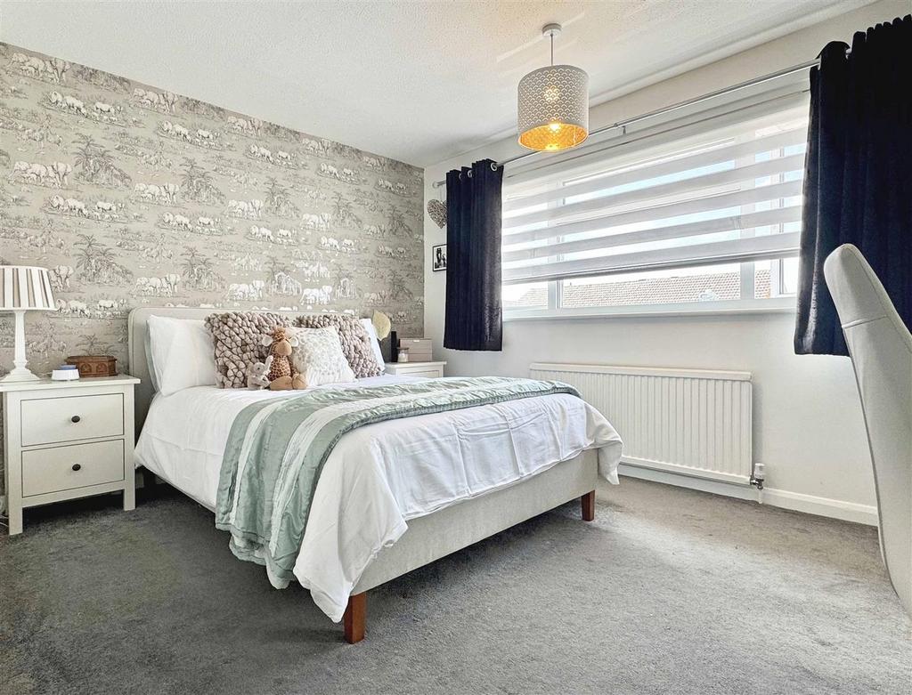 Master Bedroom b.jpg