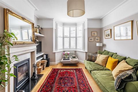 9 Queen Annes Terrace, Leatherhead, KT22 7HR