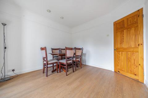 46 Senlac Road, London, SE12 9NB