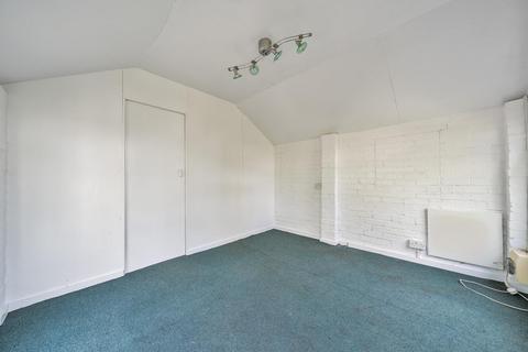 46 Senlac Road, London, SE12 9NB