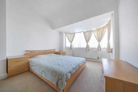 46 Senlac Road, London, SE12 9NB