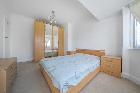 46 Senlac Road, London, SE12 9NB