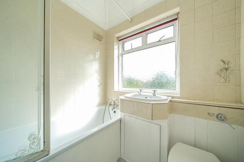 46 Senlac Road, London, SE12 9NB