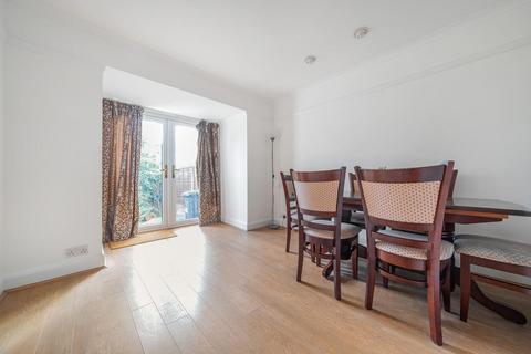 46 Senlac Road, London, SE12 9NB