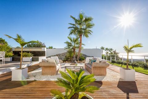7 bedroom property, Altos De Estepona