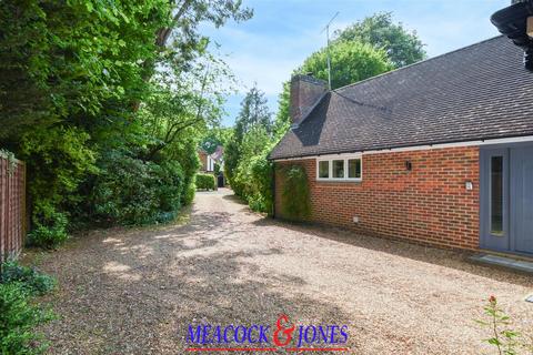 4 bedroom detached house for sale, The Glade, Hutton Mount, Brentwood