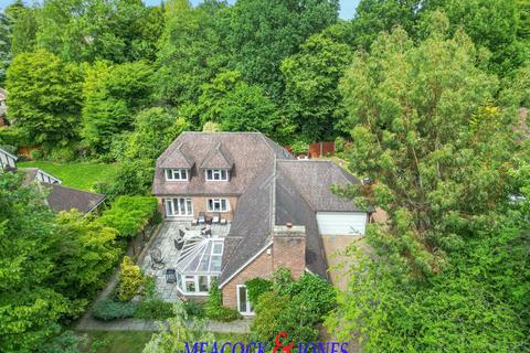 4 bedroom detached house for sale, The Glade, Hutton Mount, Brentwood