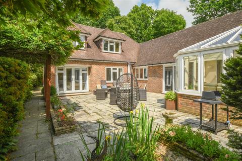 4 bedroom detached house for sale, The Glade, Hutton Mount, Brentwood