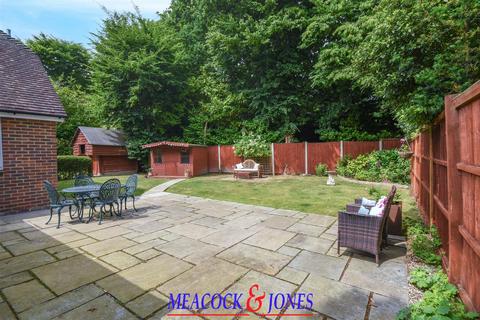 4 bedroom detached house for sale, The Glade, Hutton Mount, Brentwood