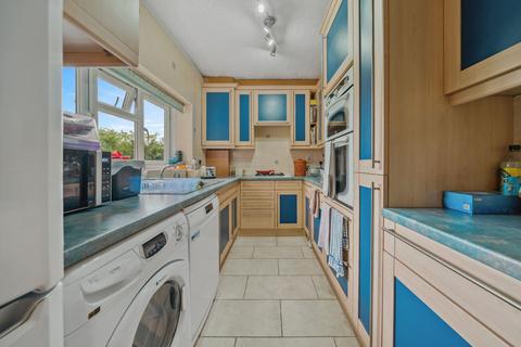 3 bedroom apartment for sale, Lodge Close, Edgware, HA8