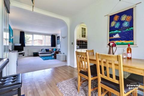 7 Angorfa Close, Lichfield, WS13 8AG