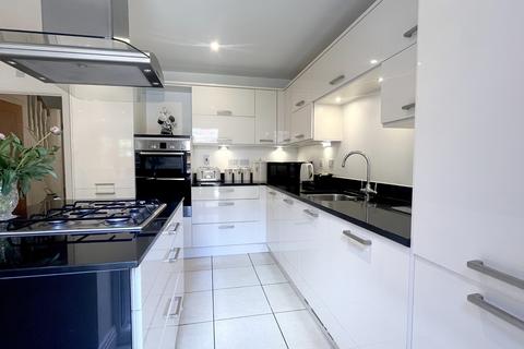 4 bedroom terraced house for sale, Langley Park Road, Sutton SM2