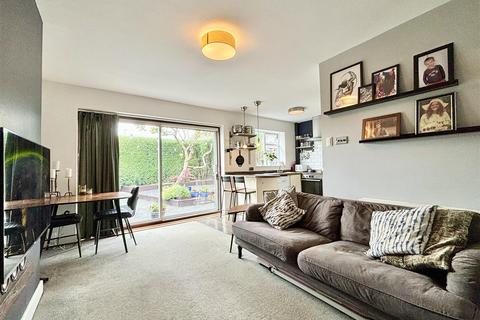 2 bedroom semi-detached bungalow for sale, Glendale Drive, Bradford BD6