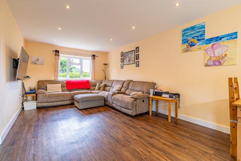 3 bedroom semi-detached house for sale, Edinburgh Avenue, King's Lynn, PE30