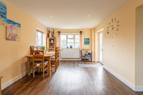 3 bedroom semi-detached house for sale, Edinburgh Avenue, King's Lynn, PE30